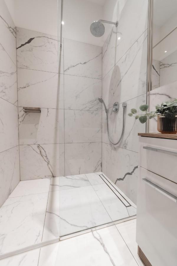 Cozy Apartment, 2 Private Terraces, 8 Min To City Center Wenen Buitenkant foto