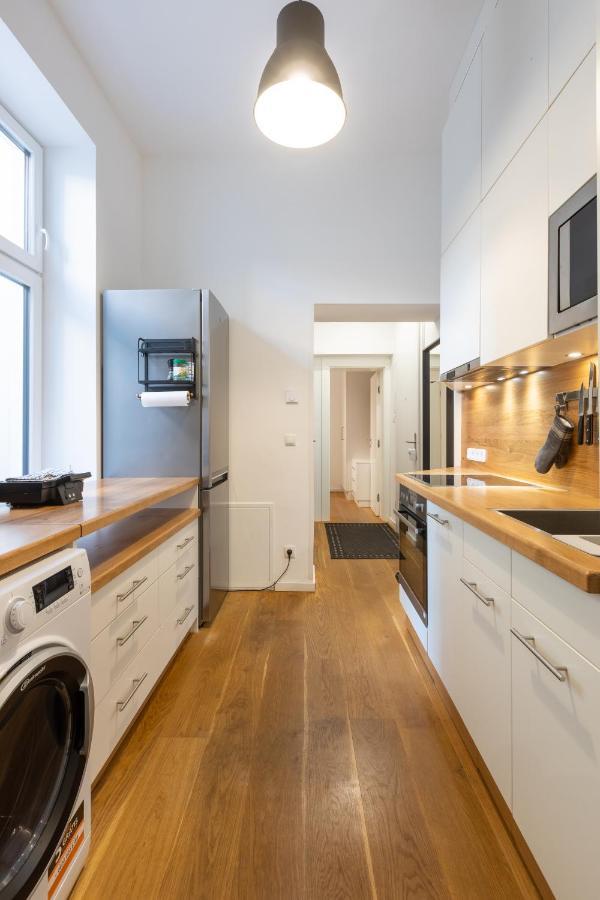 Cozy Apartment, 2 Private Terraces, 8 Min To City Center Wenen Buitenkant foto